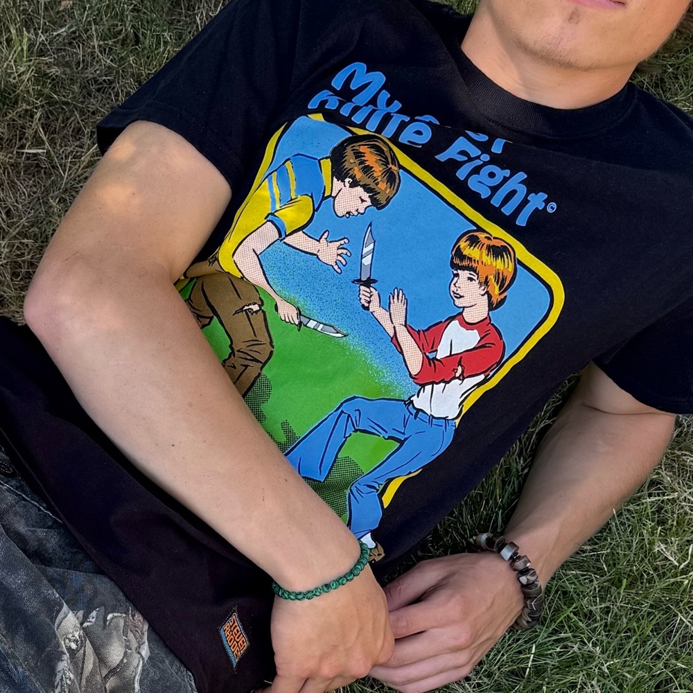 STEVEN RHODES MY FIRST KNIFE FIGHT MEN T SHIRT BOYS HOBBIES & GAMES SCOUT COMICS - Picture 7 of 16